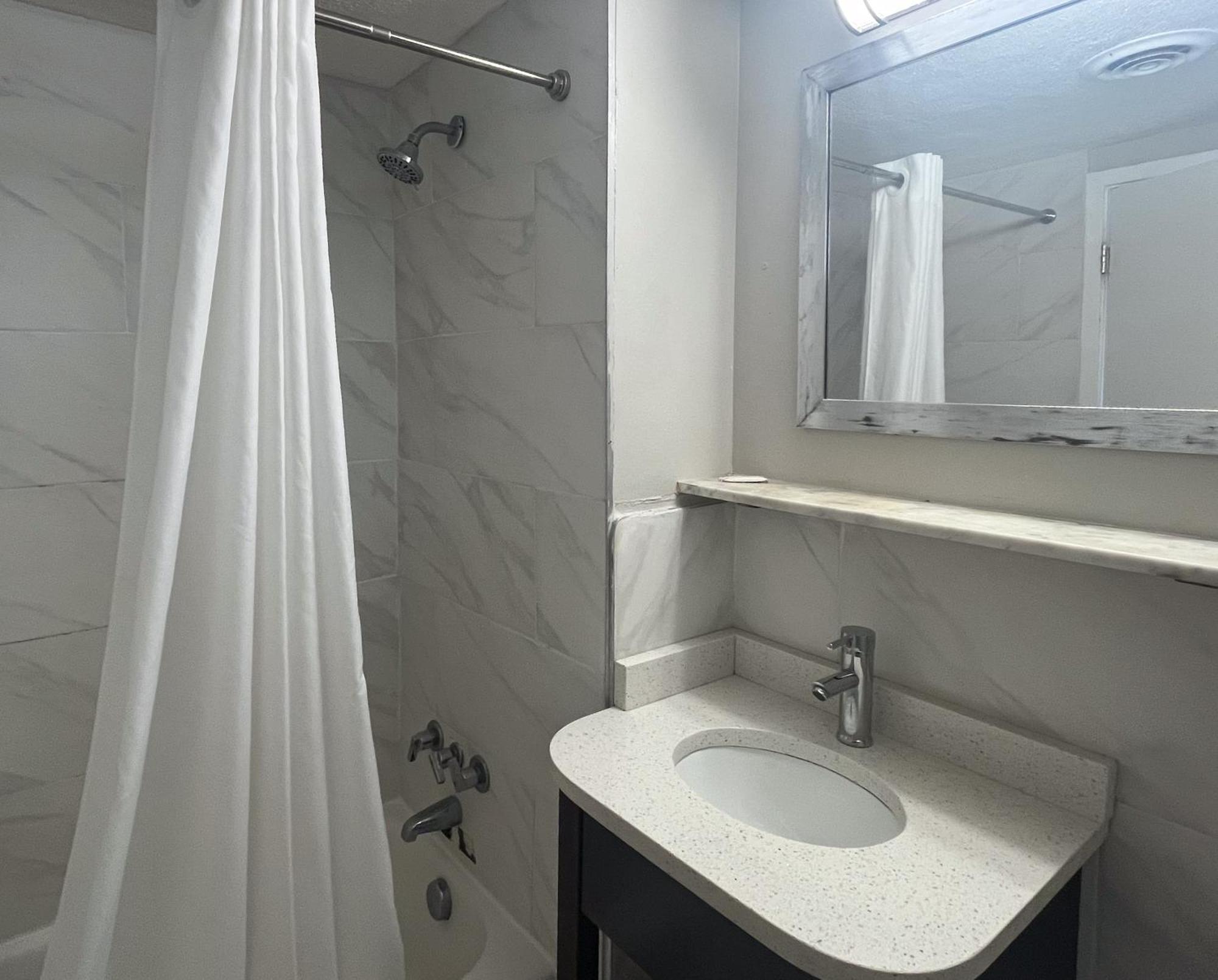 Motel 6 Norfolk, Va East Little Creek Экстерьер фото